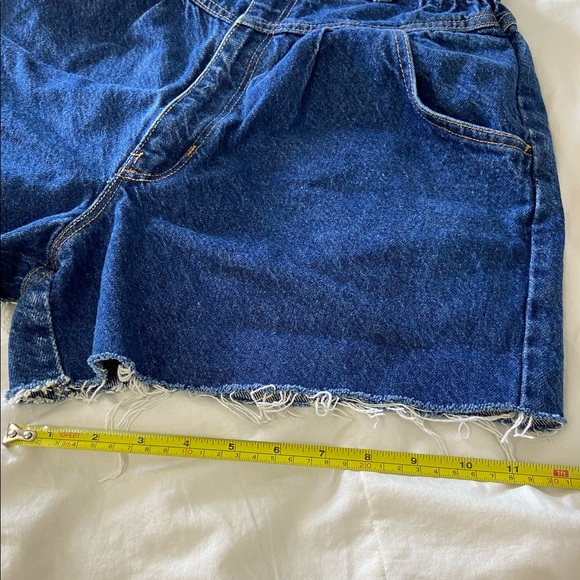 VINTAGE High-Waisted Jean cut-off Shorts - Picture 9 of 11